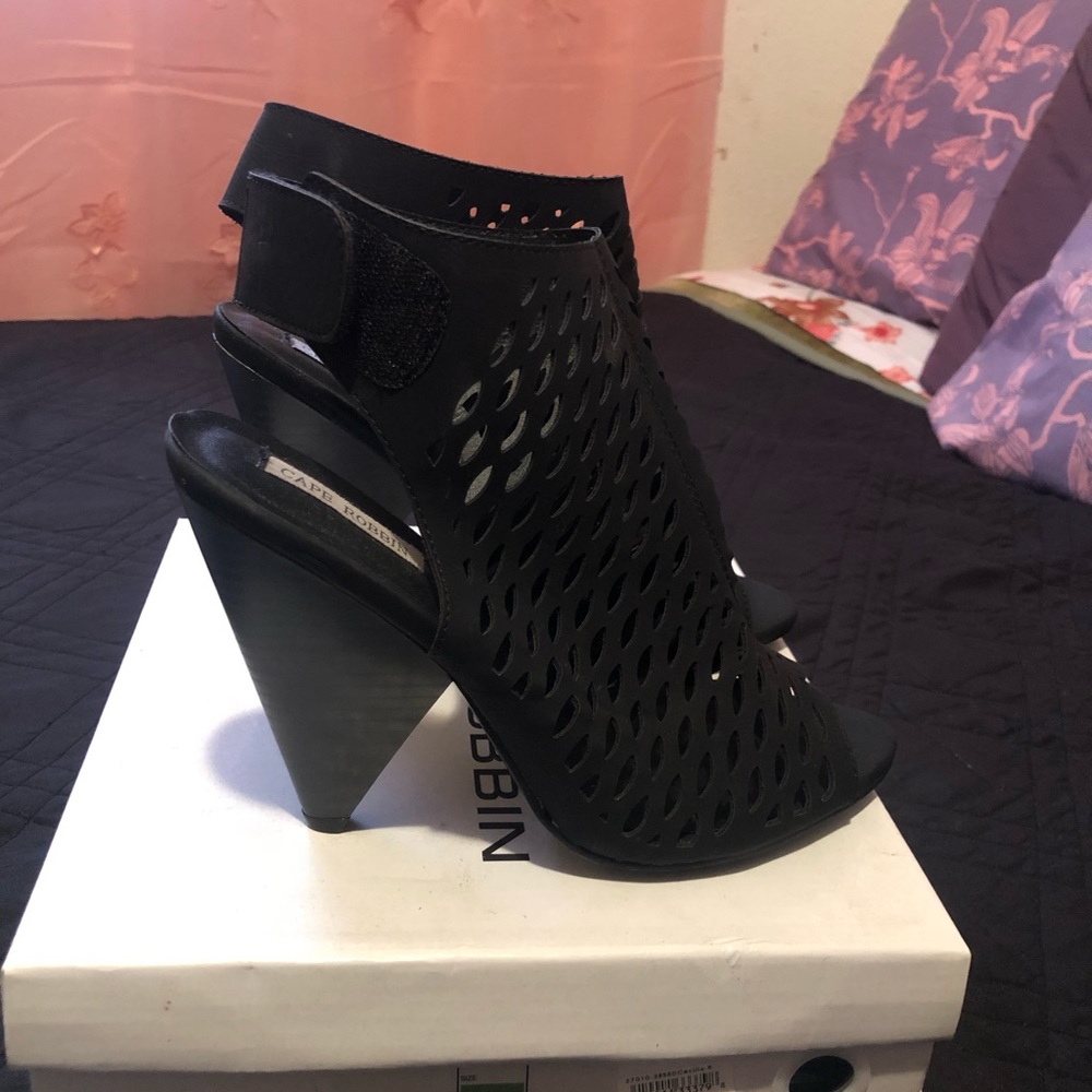 Women’s heals size 8